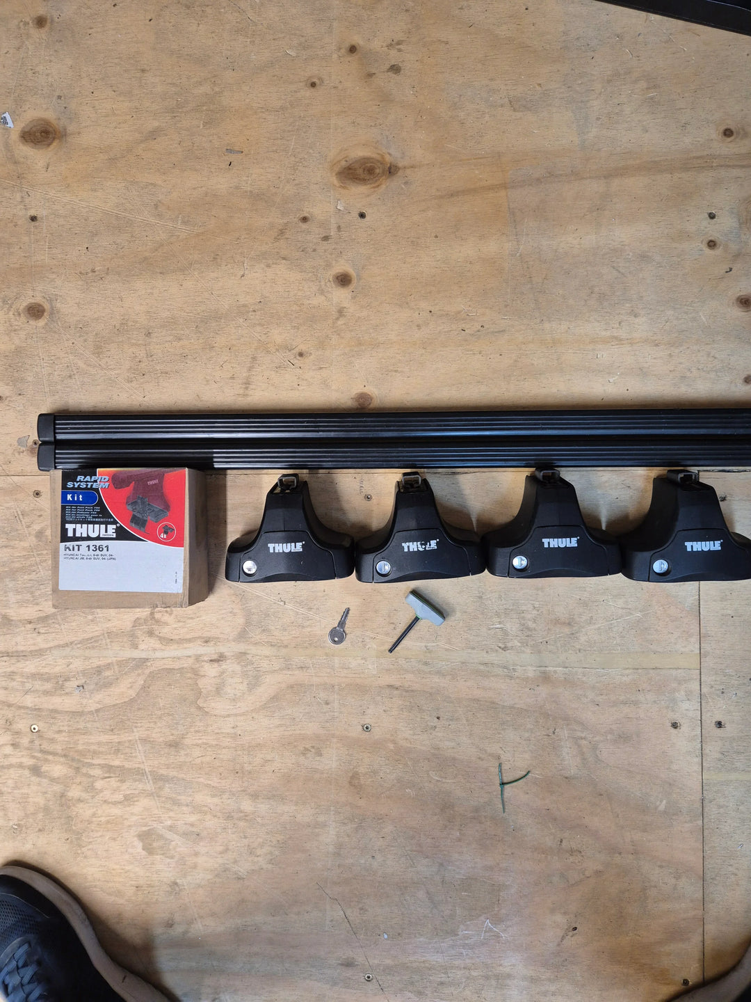 Thule Roof Bars for Hyundai JM & Tucson 04-09 -Flat Roof ( 1361 - 754 - 762)