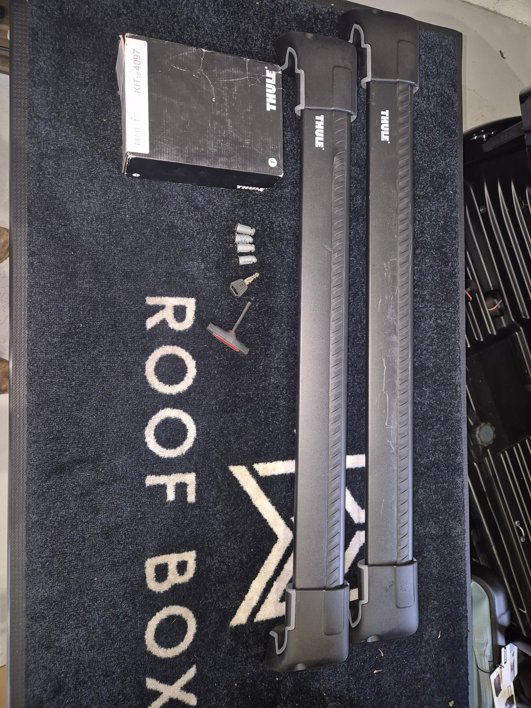 Thule Wingbar Edge Black set for VW Golf Estate 2013 onward Used