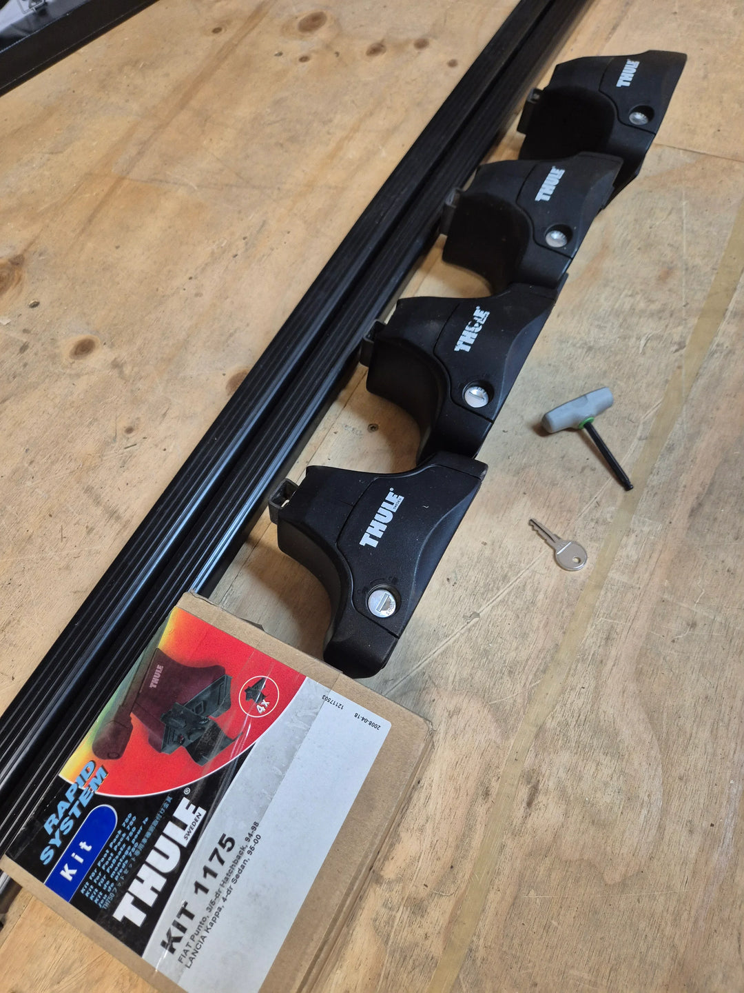 Thule Roof Bars for FIAT punto 94 - 98 & Lancia Kappa 95 -00 saloon ( 1175 - 7122 - 754)