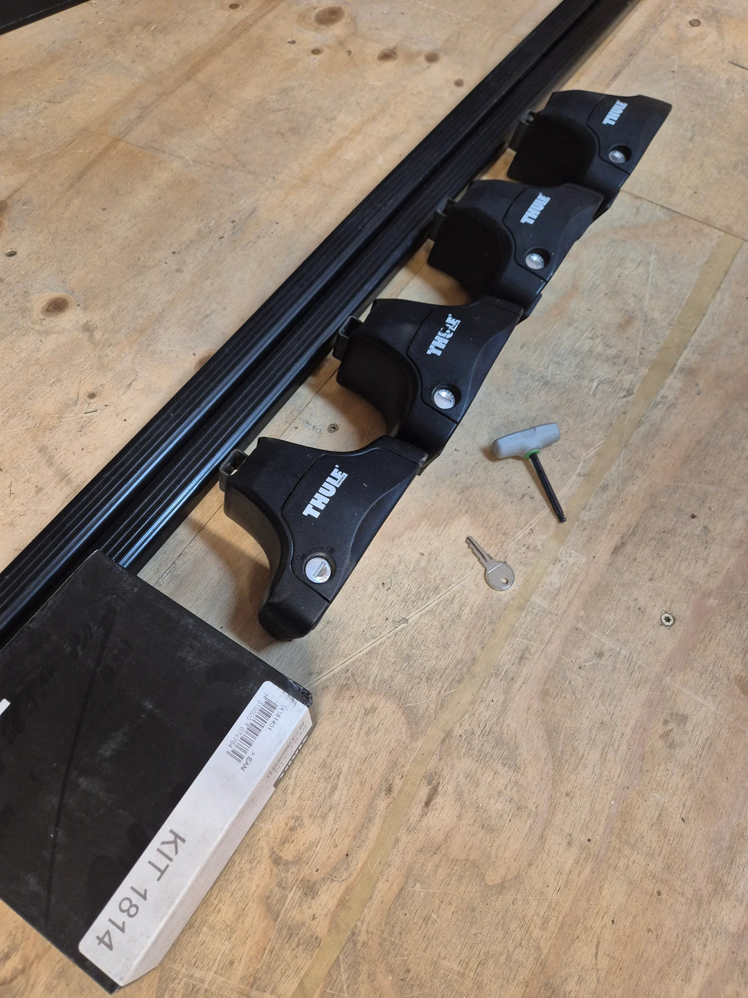 Thule Roof Bars for Ford Mondeo Estate 2015 onward - Flat roof (1814 - 754 - 762)