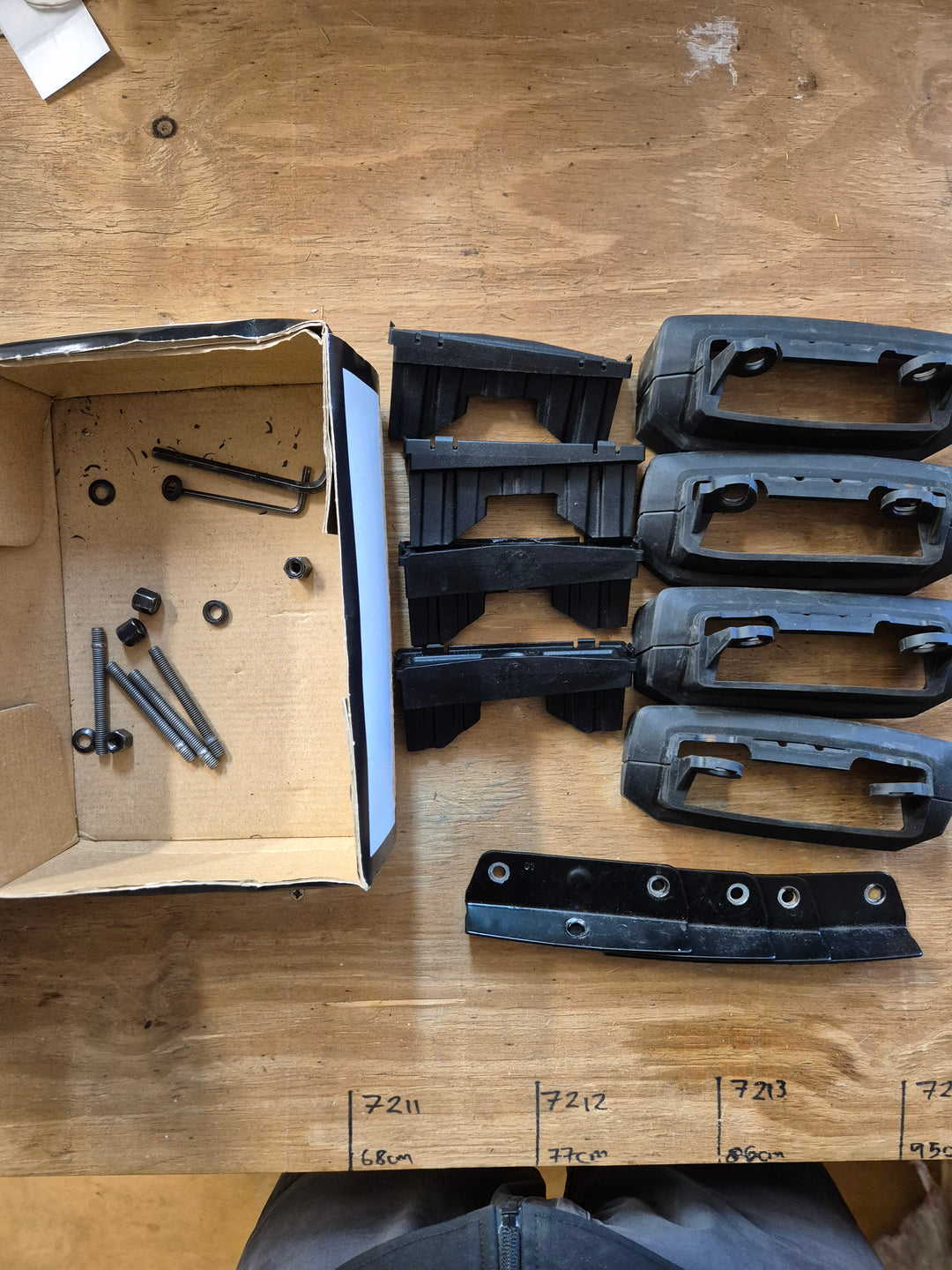 Thule 3030 Fitting Kit - FORD S-Max, 5-dr MPV, 06–15