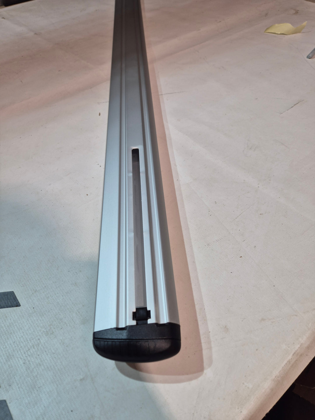 Thule Wingbar Evo 711400 (135cm ) single bar - Damaged