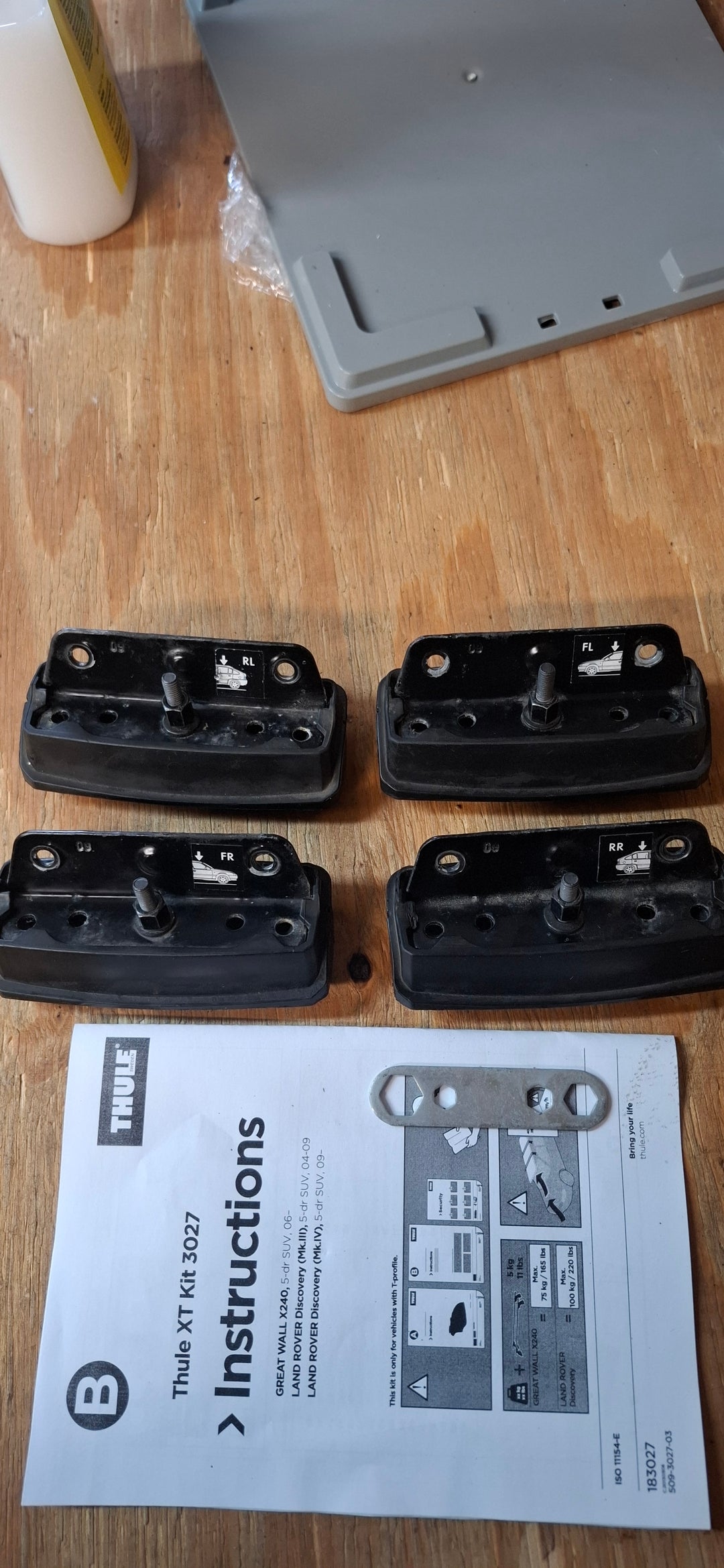 Thule 3027 Fitting Kit - LAND ROVER Discovery (Mk.IV), 5-dr SUV, 09 onwards & Others- Used
