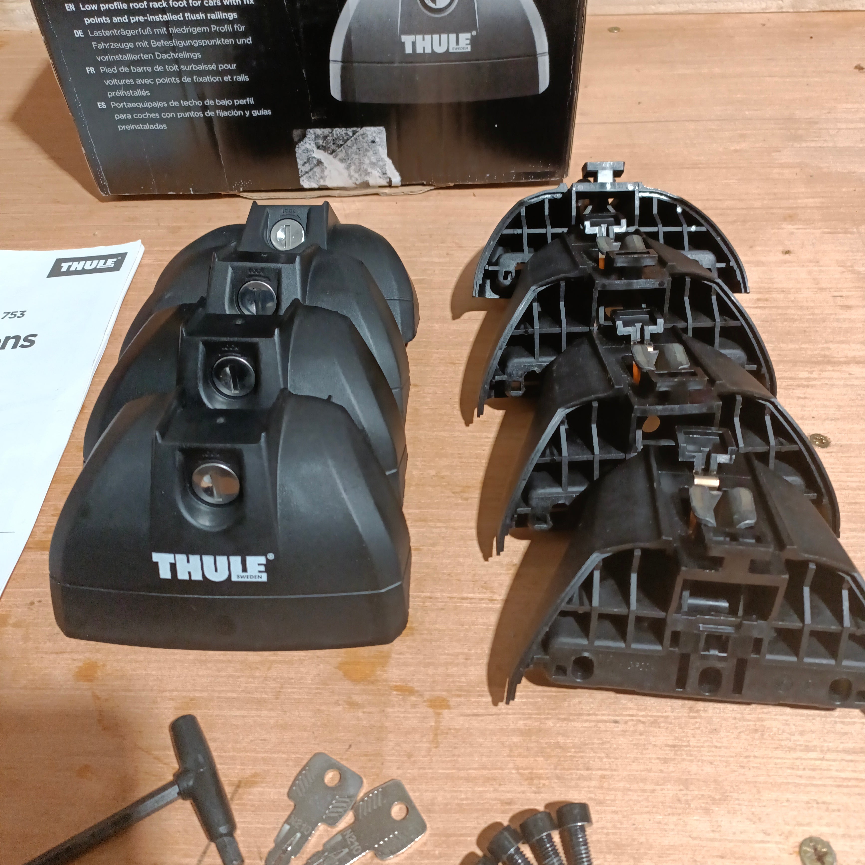 Thule 753 footpack Near new Roof Boxed